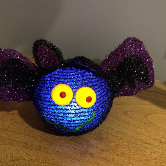 Halloween Light Up Pals, Bat, Like New Not InnOriginal Packaging,Includes 3- AAA - Picture 4 of 11